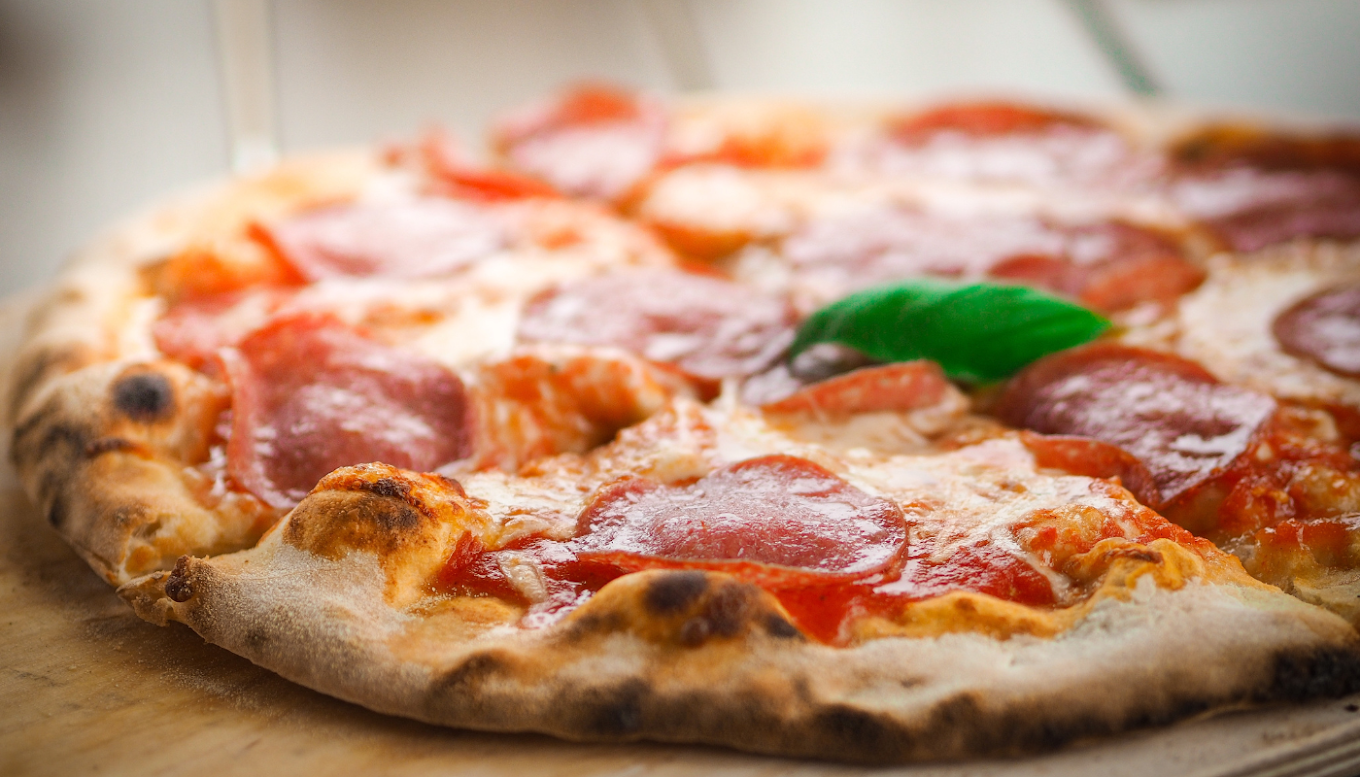 Fresh pizza and Indian cuisine at Sizzling Spice - Best pizza restaurant in Calgary, AB
